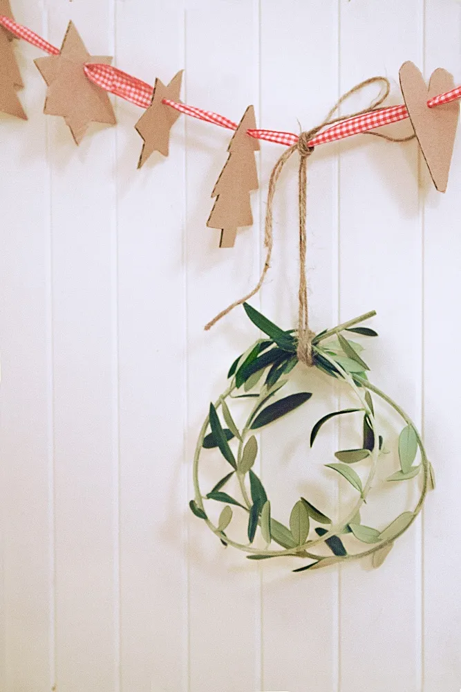 How to Create Christmas Vignettes to Cozy Up Your Home