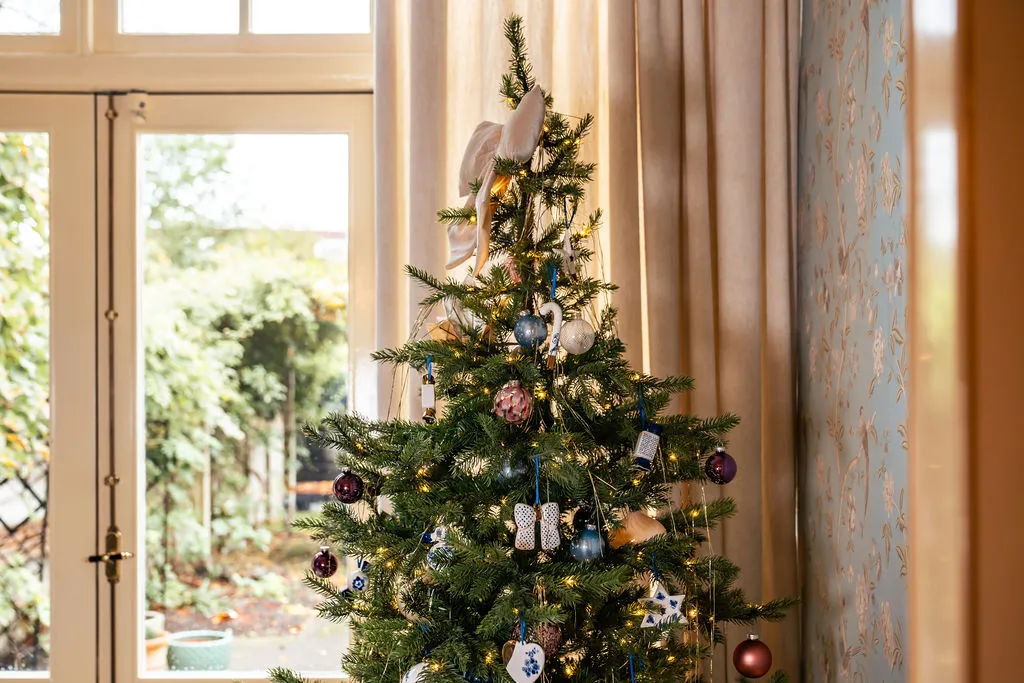 How to decorate a beautiful Christmas tree