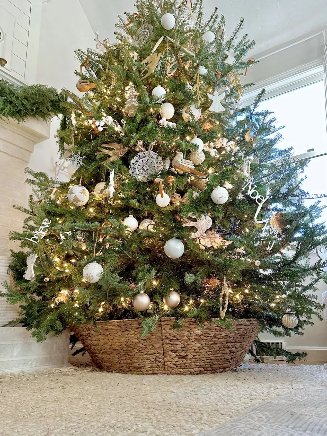 How To Decorate A Christmas Tree: The Most Complete Guide You'll Find - Celebrated Nest