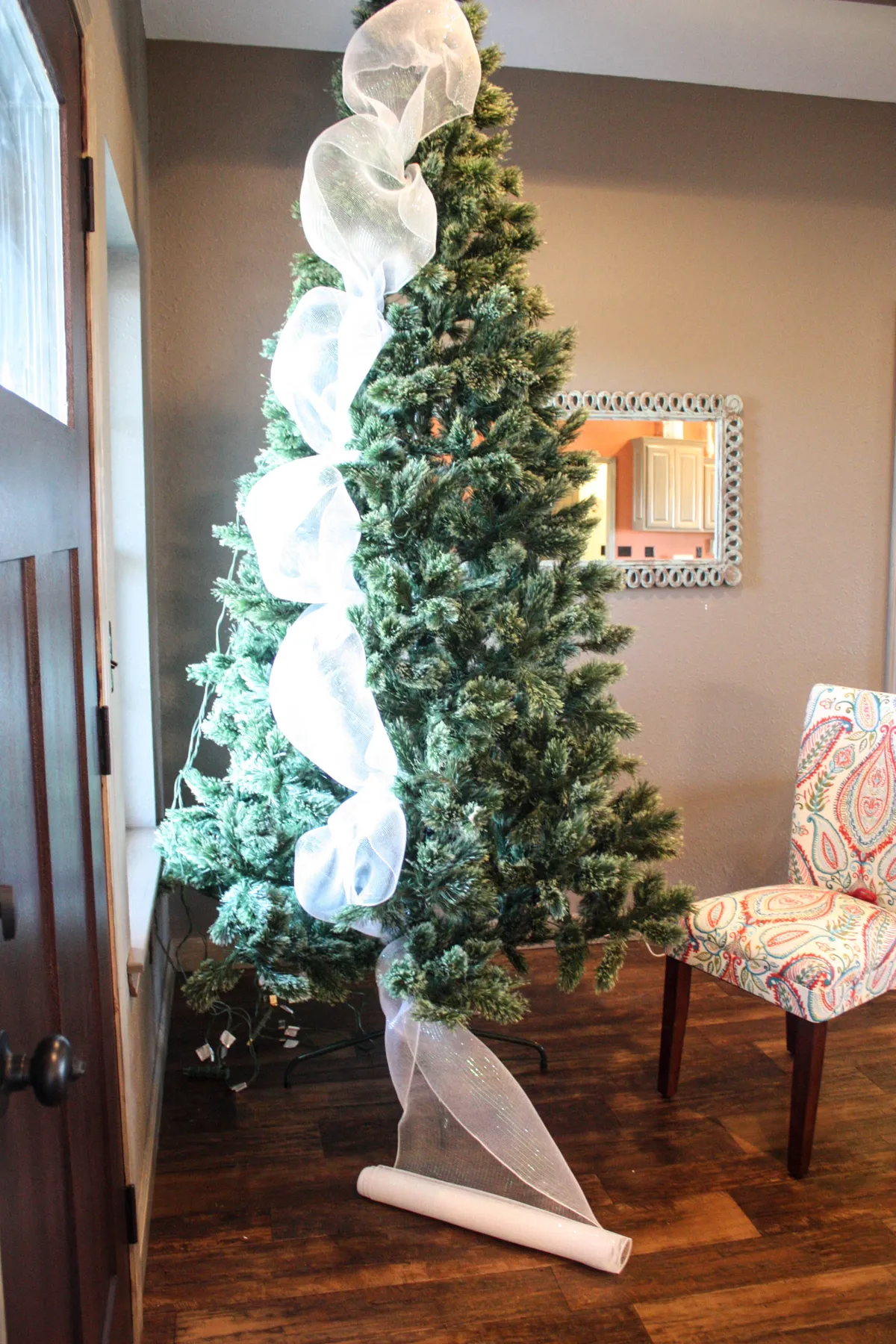 how-to-decorate-a-christmas-tree-with-ribbon -