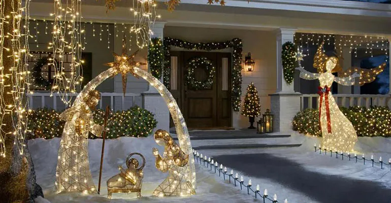 How to Decorate a Deck for Christmas? | EVODEK