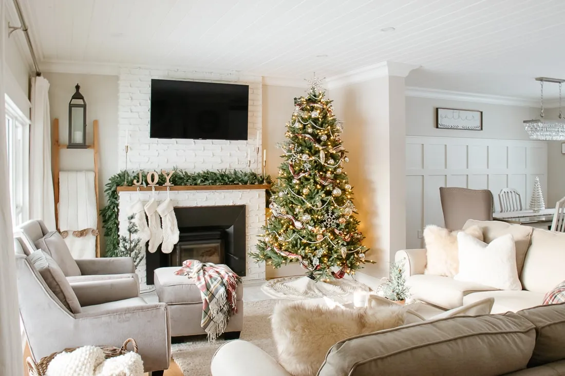 How To Decorate A Nostalgic Vintage Inspired Christmas Tree - Making it in the Mountains
