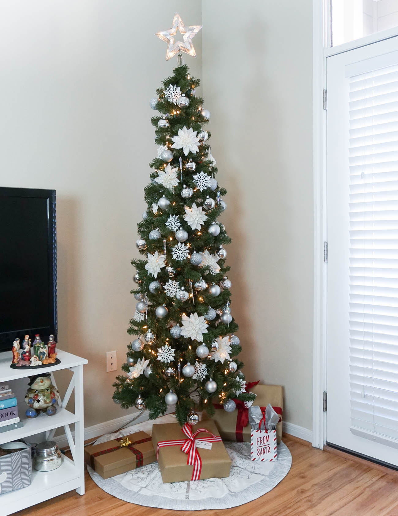 How to Decorate for Christmas in an Apartment | Lady in VioletLady in Violet
