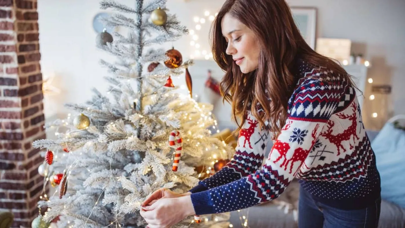 How to Decorate Your Christmas Tree in a Hurry