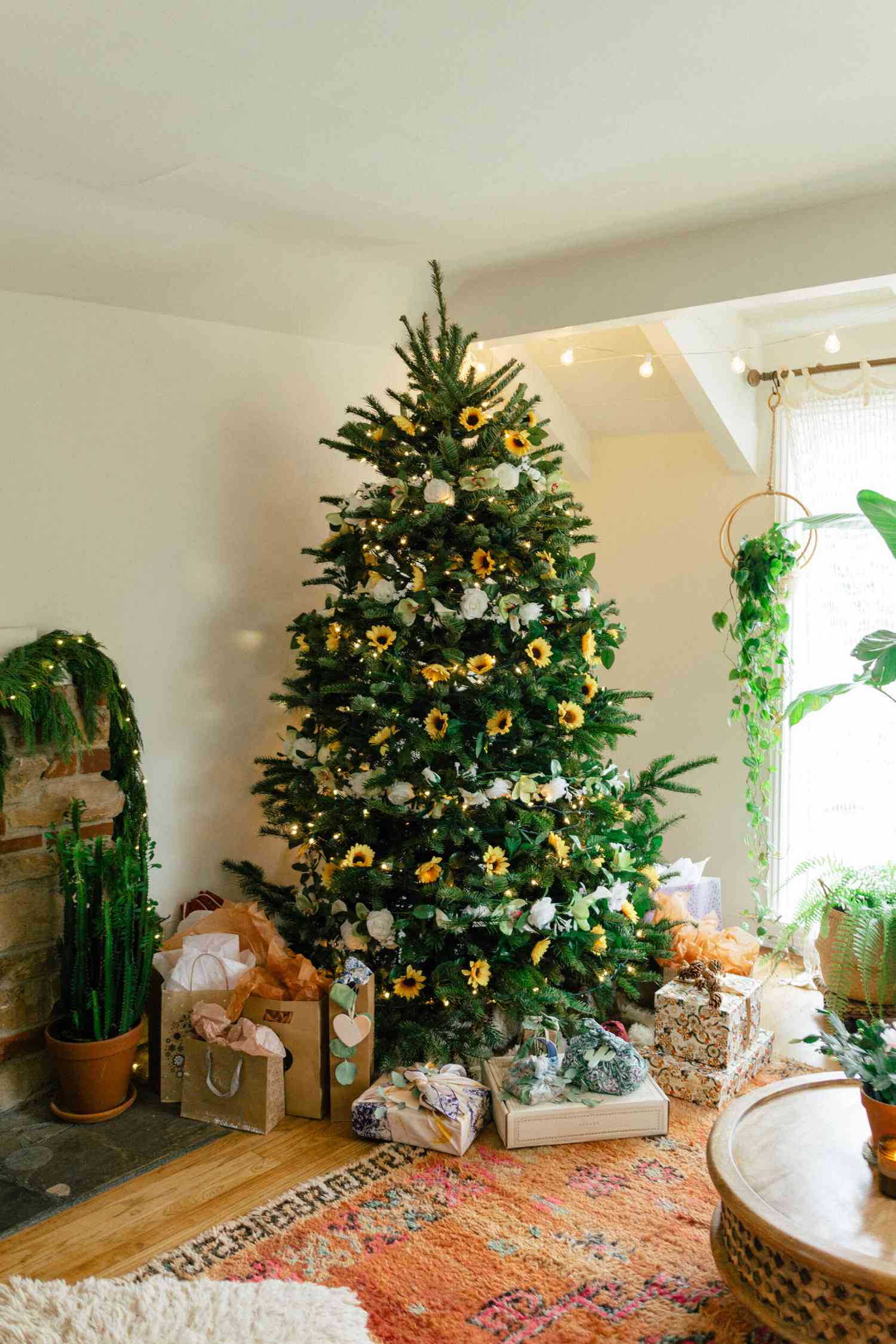 How to Decorate Your Christmas Tree Like a Pro
