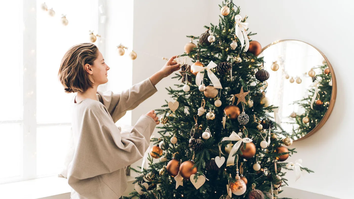 How to decorate your Christmas tree to create joy