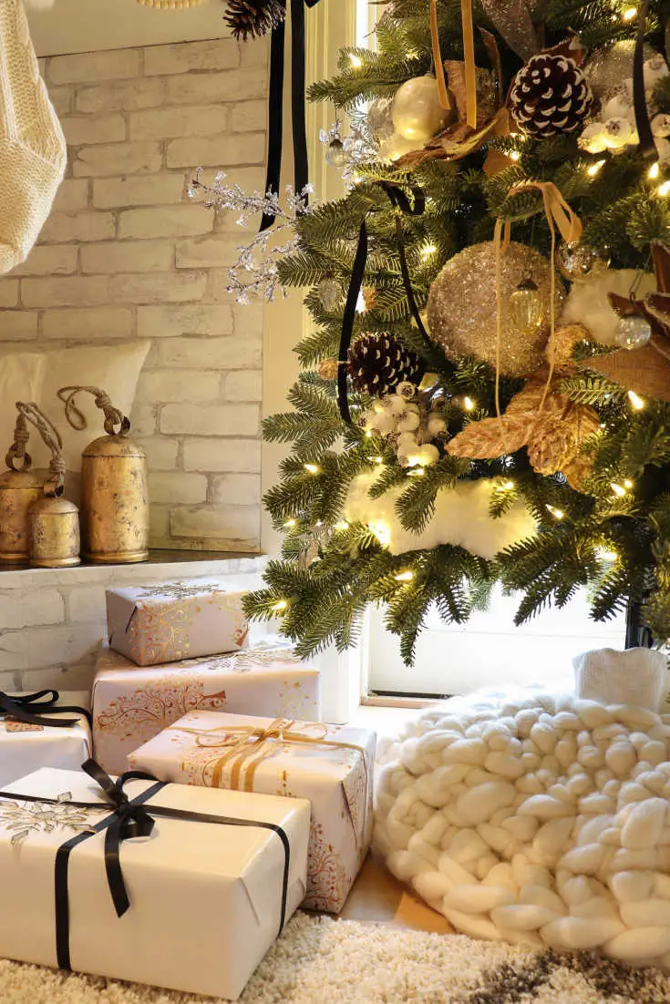 How to Easily Design the Most Admired Christmas Tree with Ribbon Right Now