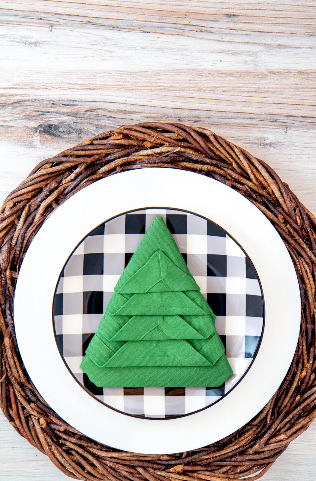 HOW TO FOLD A NAPKIN INTO A CHRISTMAS TREE | Everyday Laura