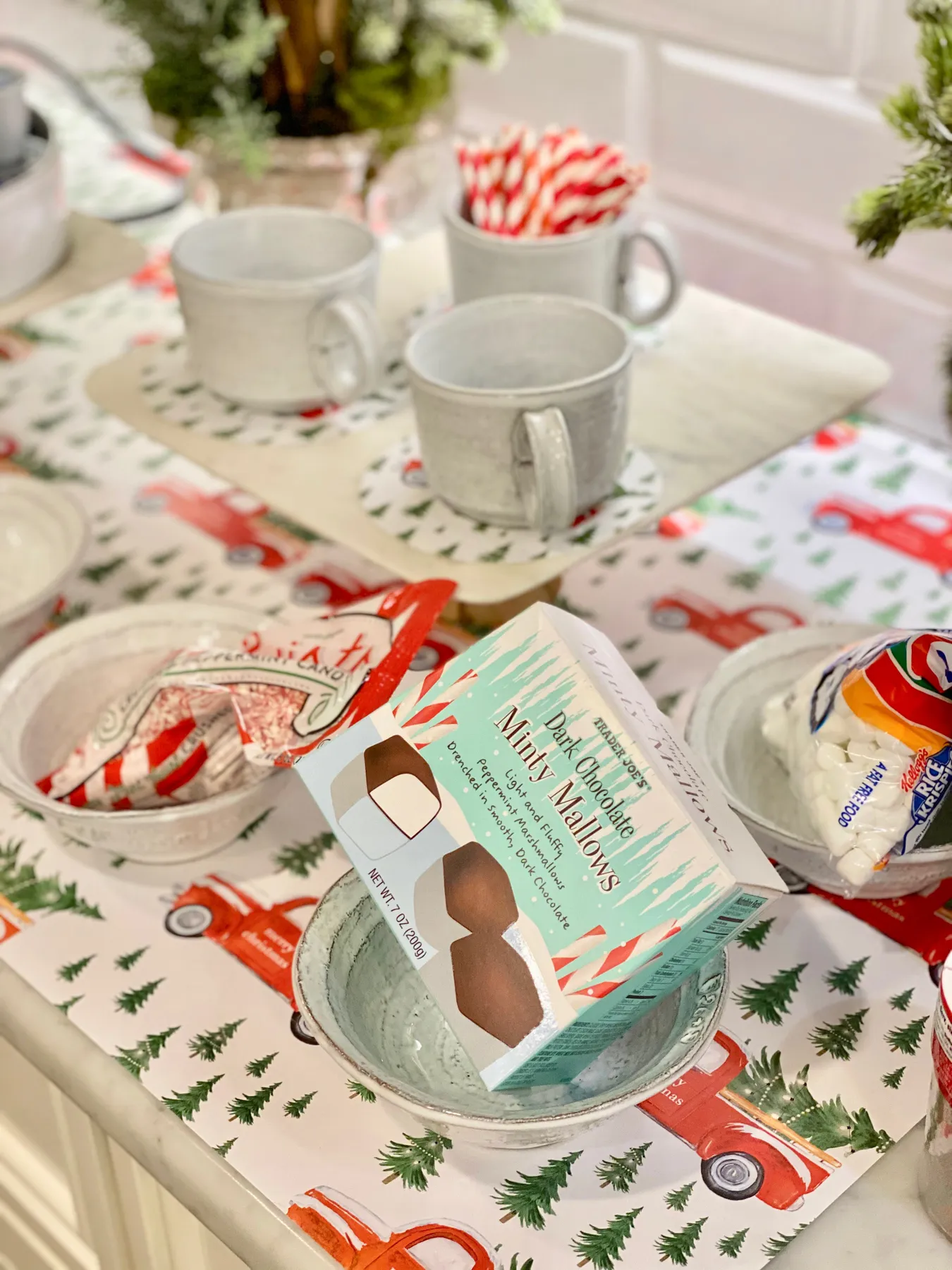 How to Host a DIY Hot Cocoa Bar - to have + to host