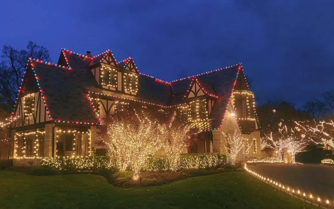 How to Install Christmas Lights | Christmas World