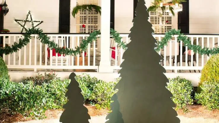 How to Make a Backlit Wooden Christmas Tree | HGTV