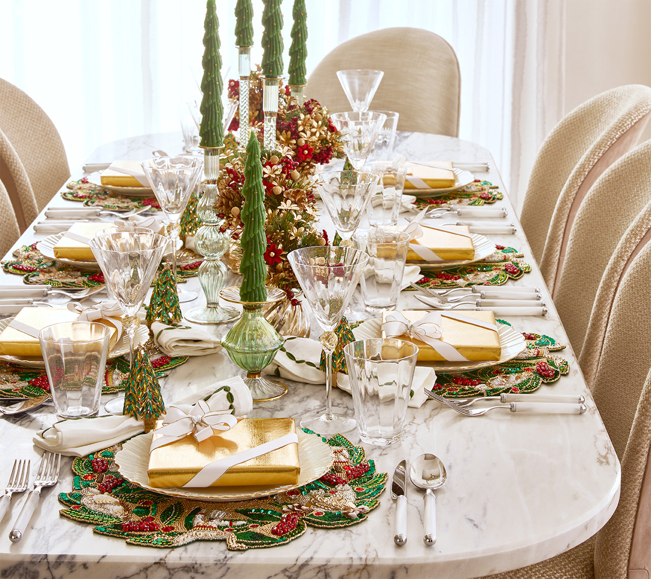 How to Make a Christmas Tablescape : Simple Steps for a Stylish Holida