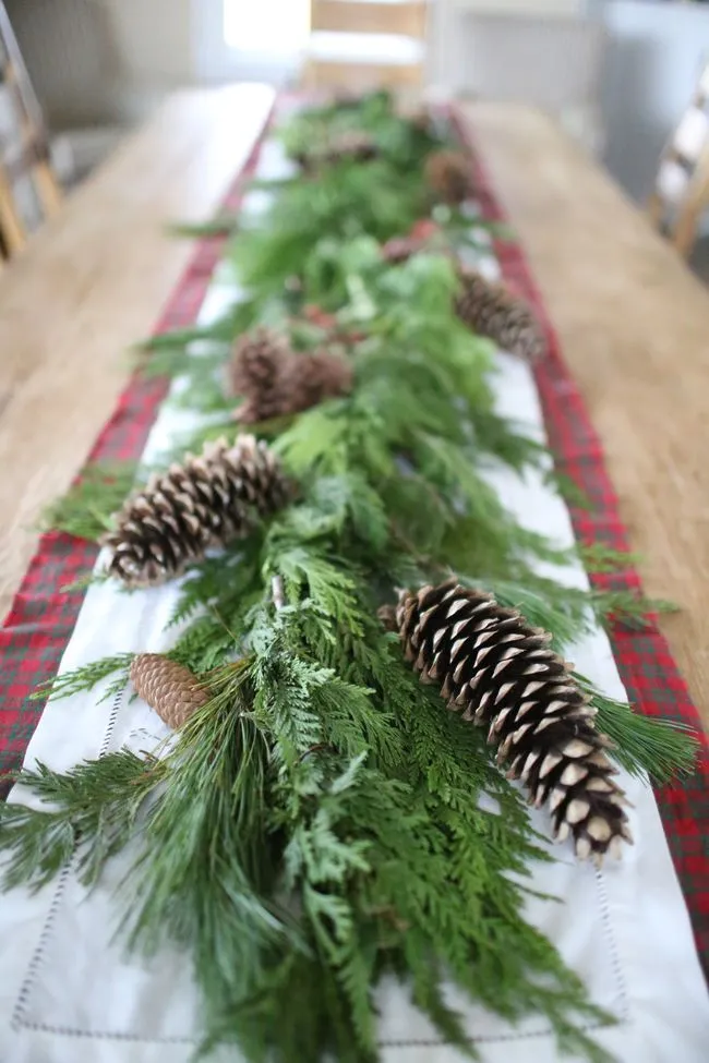 How to Make a Christmas Tablescape - The Farm Chicks