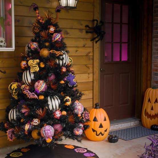 How to Make No-Sew Ornaments for Halloween Trees | HGTV