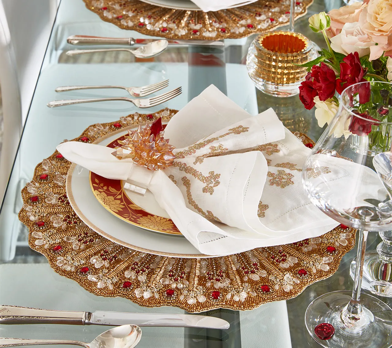 How to Use Holiday Tableware for Beautiful Seasonal Celebrations