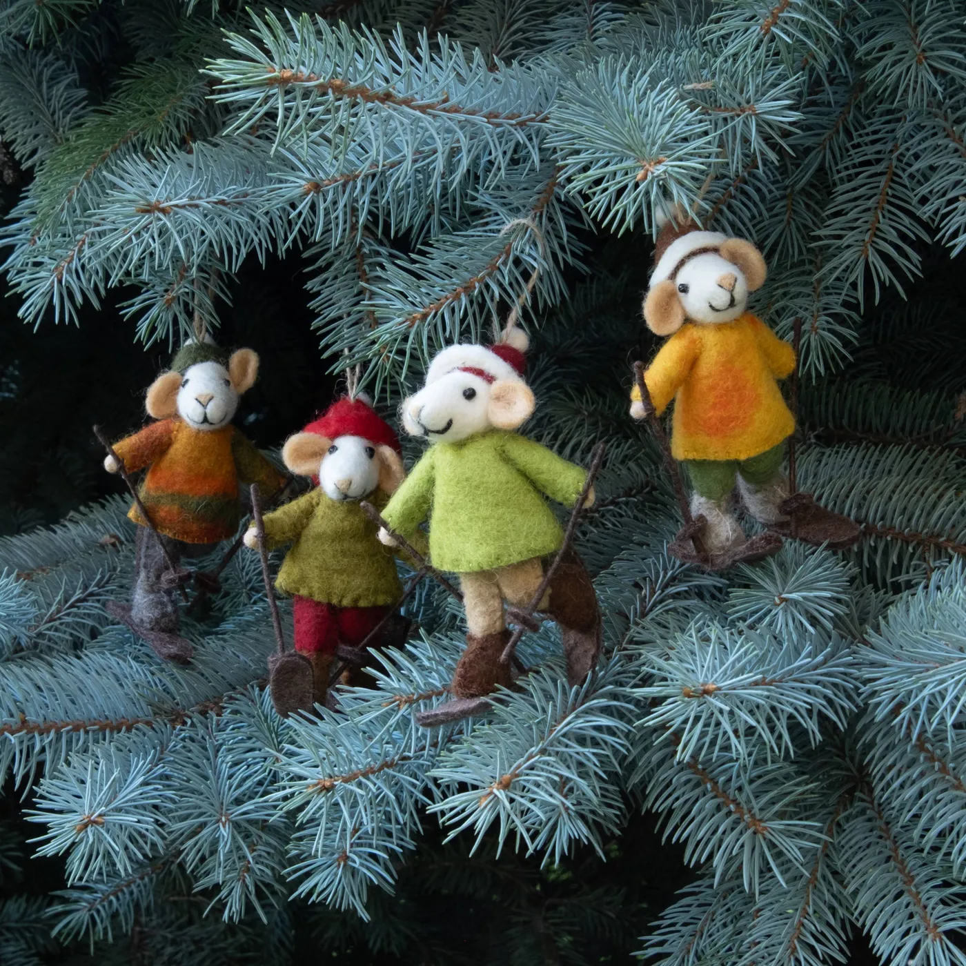 Individual Mouse on Skis Felt Ornament – NYBG SHOP