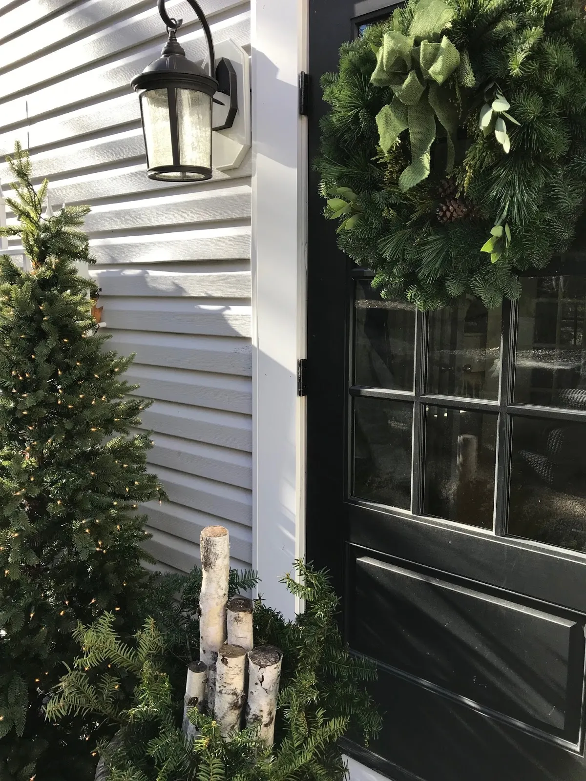 Maison Decor: French Country Christmas Courtyard