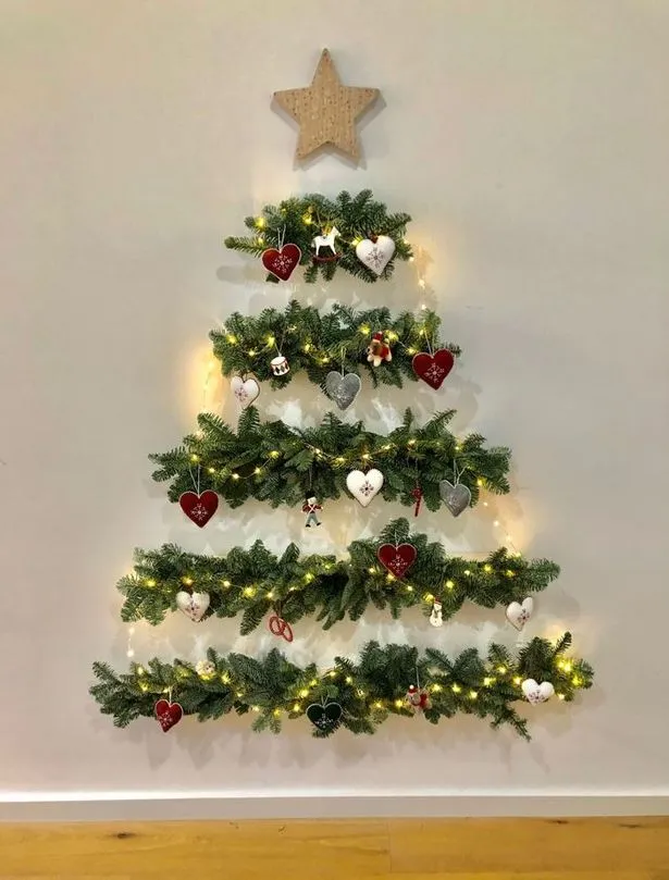Man's genius hack creates 'minimalist' Christmas tree after working from home limited living space - Hull Live