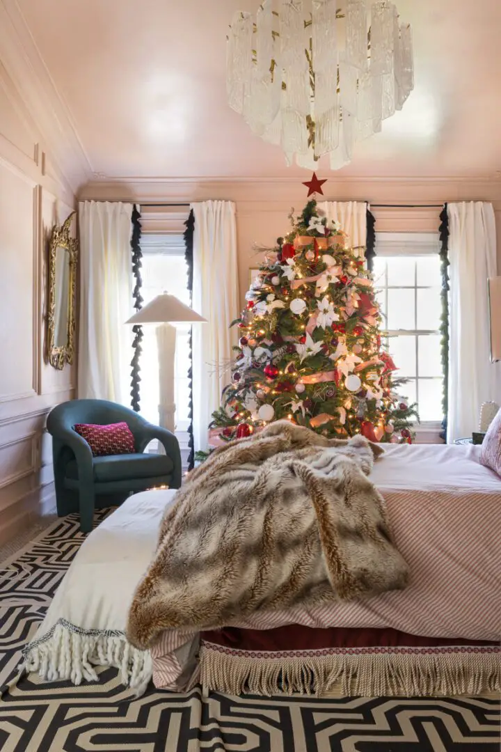 Master Bedroom Christmas Tree ⋆ Jewel Marlowe