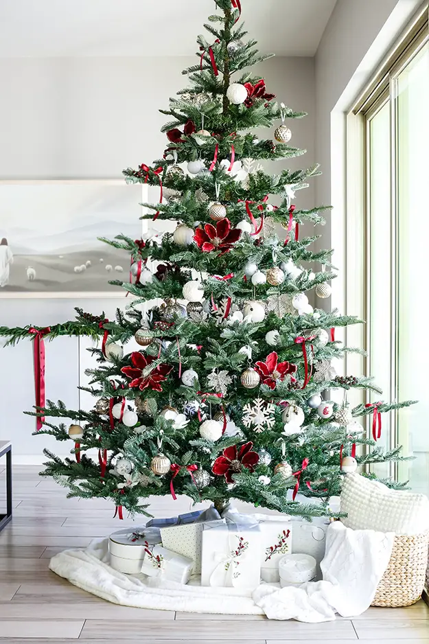 Modern Burgundy, White and Gold Christmas