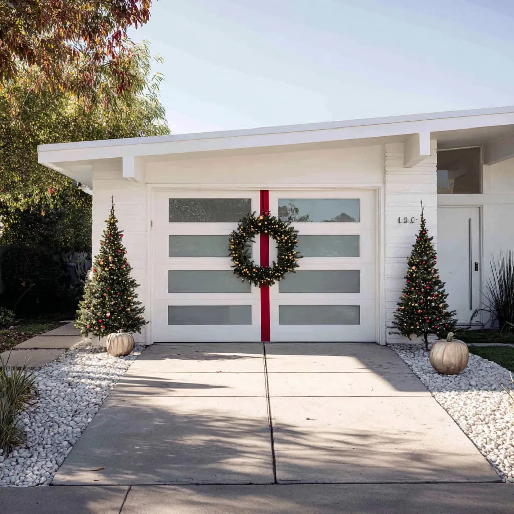Modern Christmas Garage Door Ideas with Sculptural Style