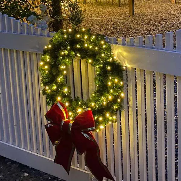 Never Dim LED Sequoia Wreaths | Holiday Outdoor Decor