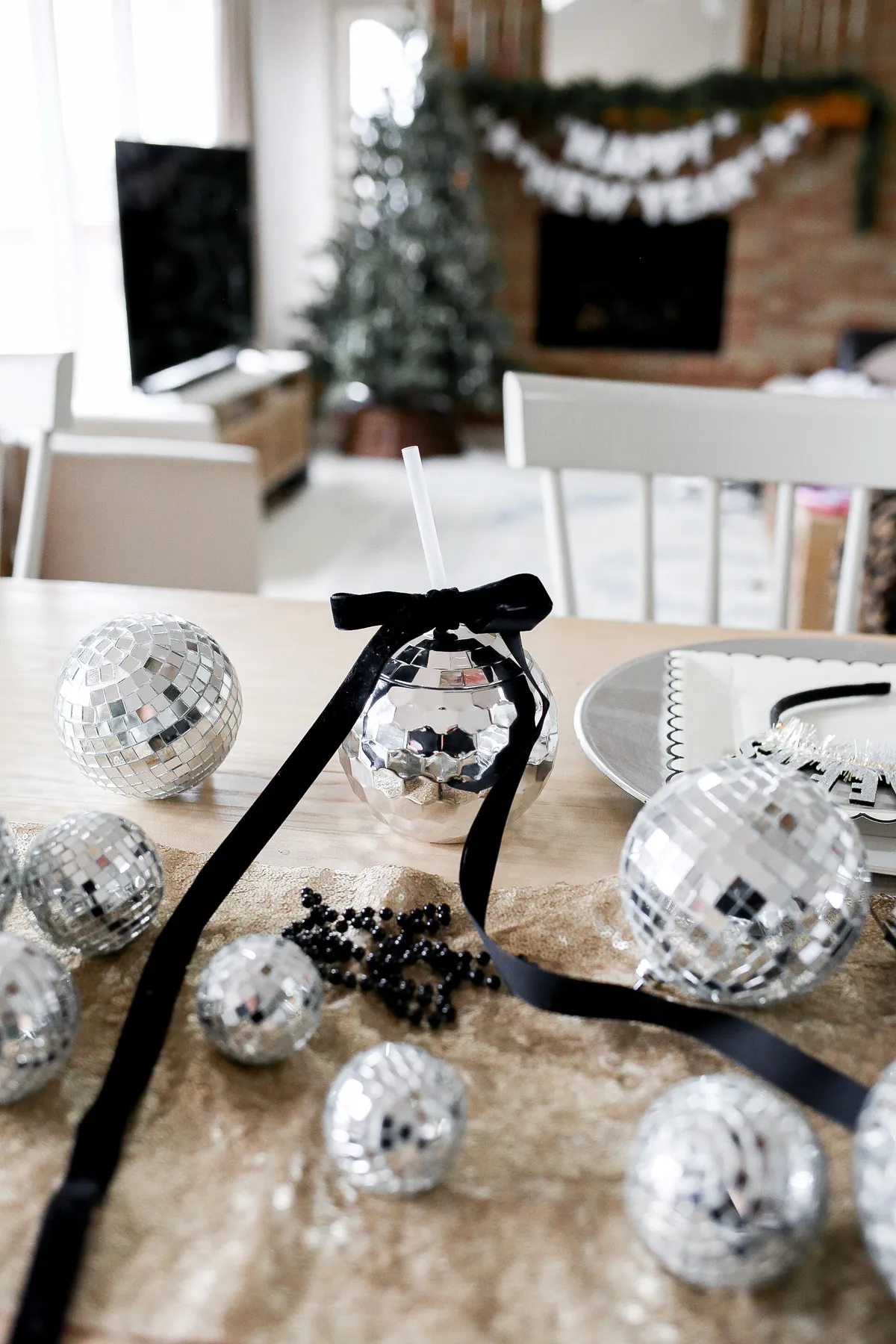 nye table setting - amanda party + home