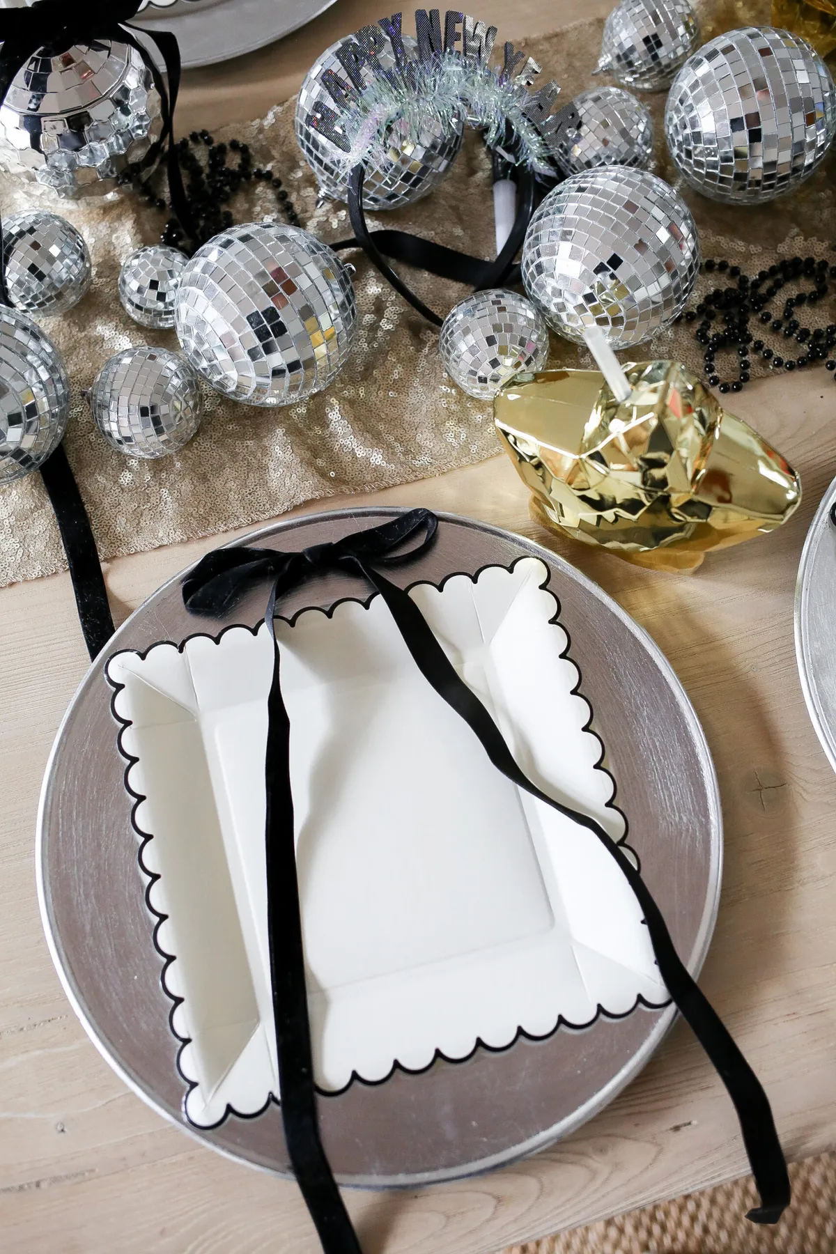 nye table setting - amanda party + home