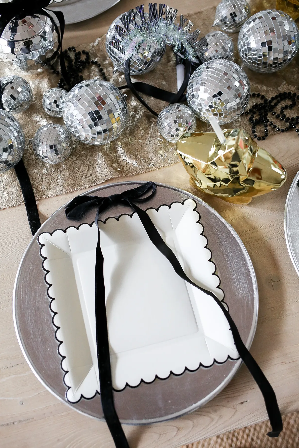 nye table setting - amanda party + home