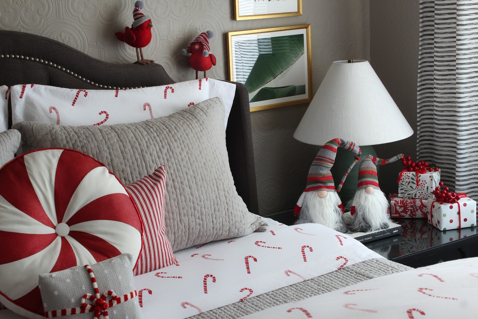 Oscar Bravo Home: Decorating the Guest Bedroom in Red, White and Grey for the Holidays