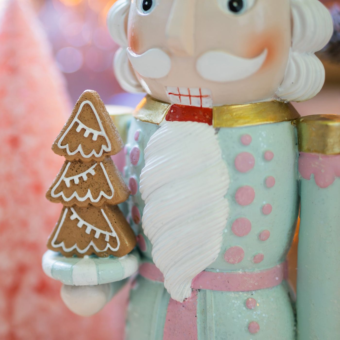 Pastel nutcracker 35cm polyresin | It's all about Christmas