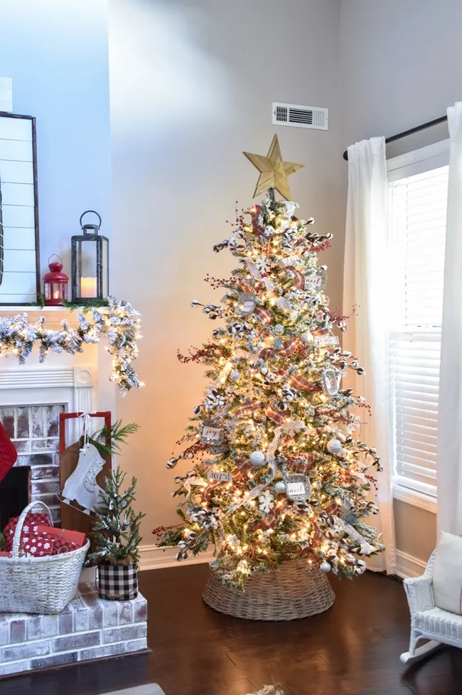 Plaid and Cotton Farmhouse Style Christmas Tree