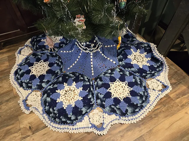 Ravelry: Blue Snowflake Tree Skirt pattern by Pansy's Passion Custom Crochet