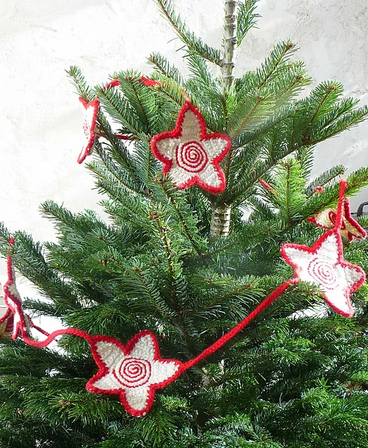 Ravelry: Christmas Garland pattern by Geraldine Allemand