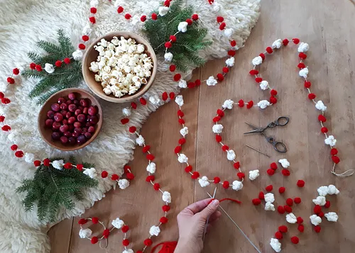 Ravelry: Popcorn and Cranberry garland pattern by Cheryl Patzer