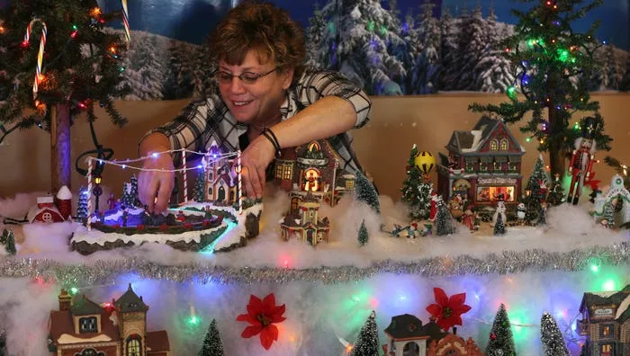 Red Fedele's Brook House decorates for the holidays