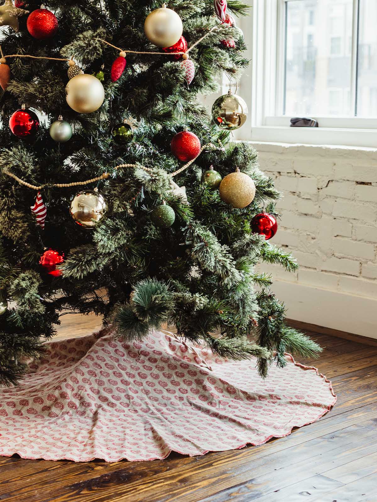 Red Gold Reseller Christmas Tree Skirt , Skirt, Sustainable Tassel Velvet  With Stud Crystals Luxury Personalized Holiday
