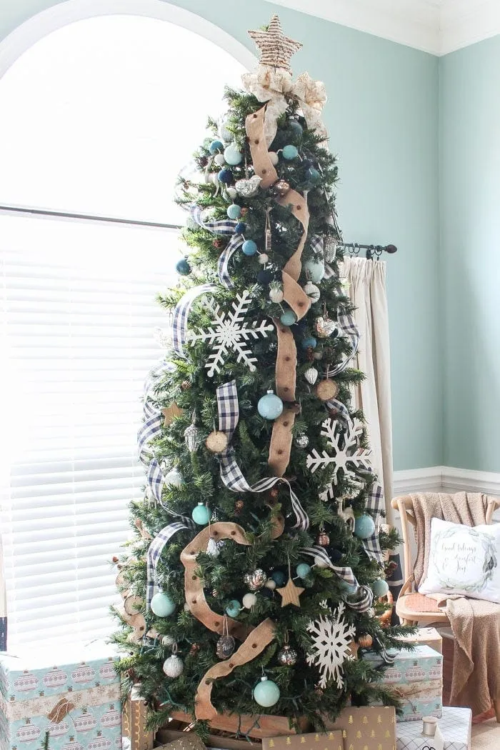 Rustic Christmas Tree Country 43 Rustic Christmas Tree Ideas That Feel Cozy  And Timeless