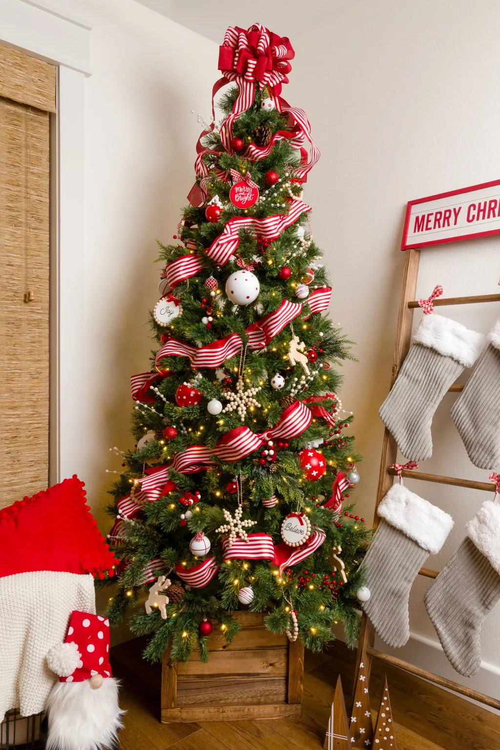 Sheer Ribbon On Christmas Tree How To Decorate A Christmas Tree With Ribbon Kippi At Home