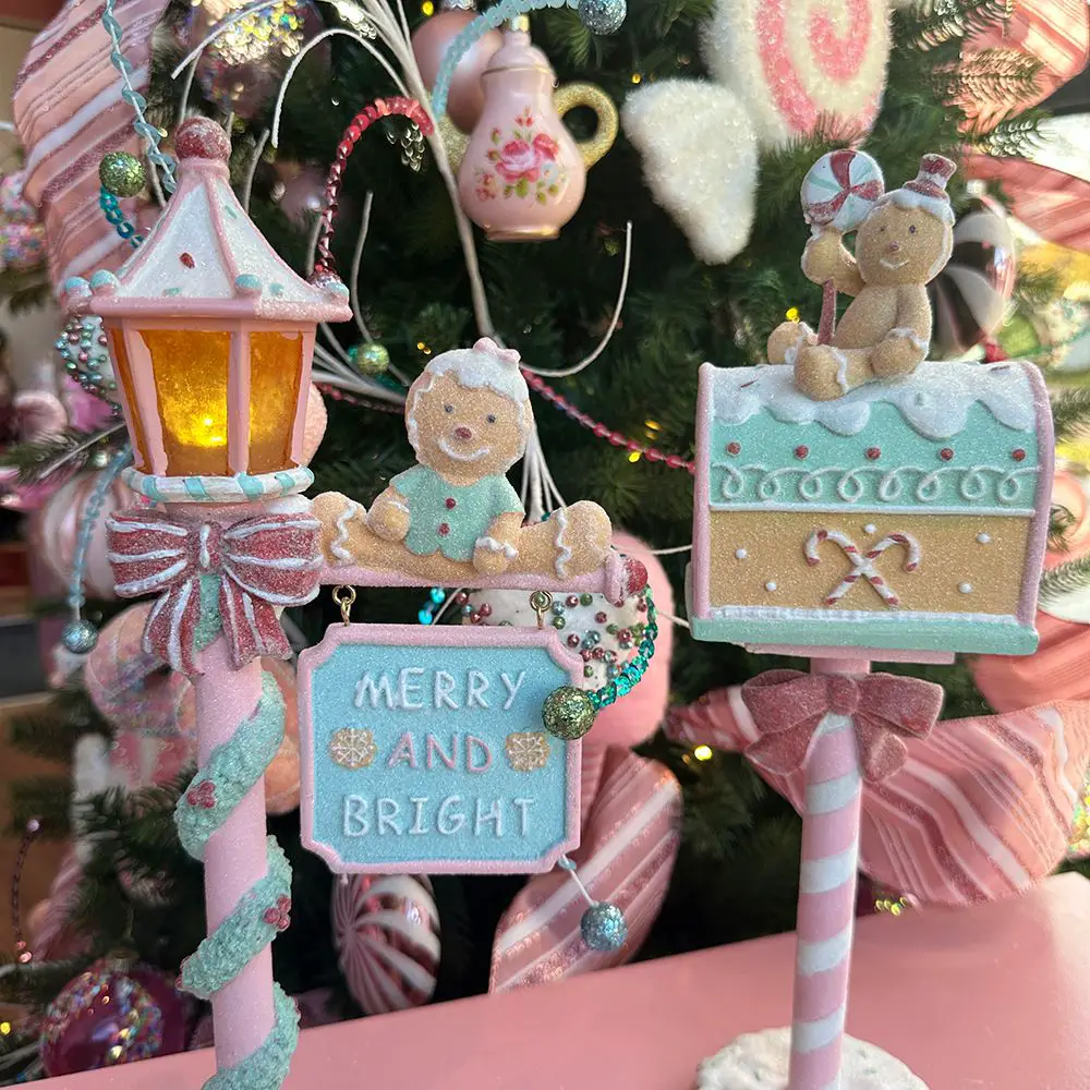 Shop American Gingerbread Decor in Europe | Viv! Christmas | Collection