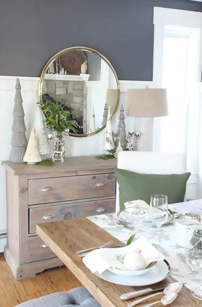 Simple Christmas Vignette - Rooms For Rent blog
