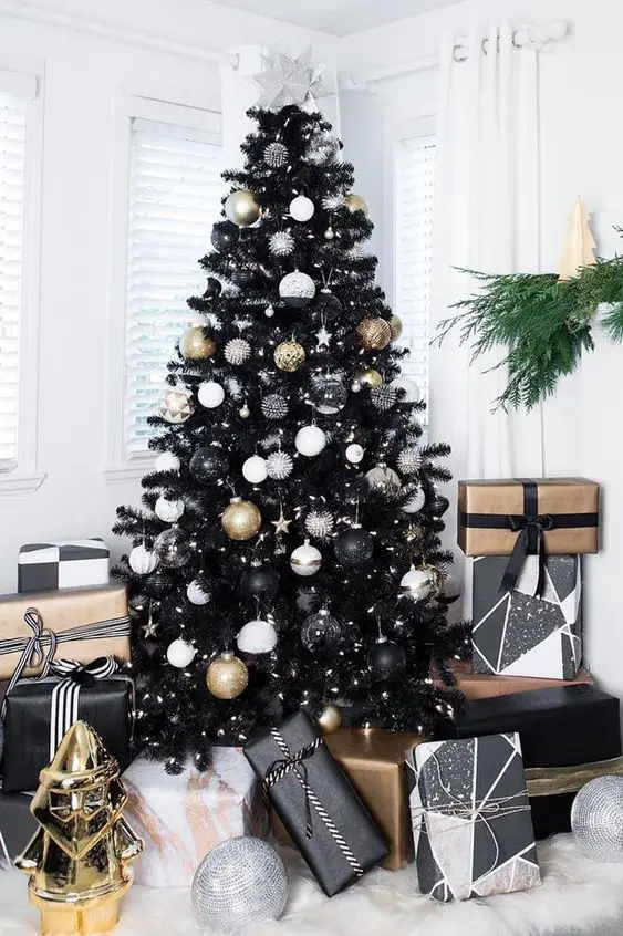 Stunning Black Christmas Tree Ideas