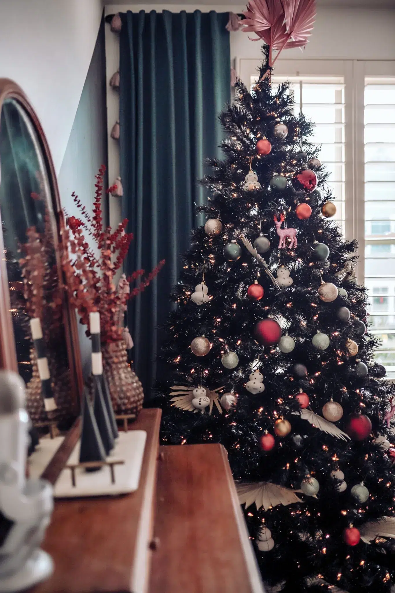 Stunning Black Christmas Tree Ideas