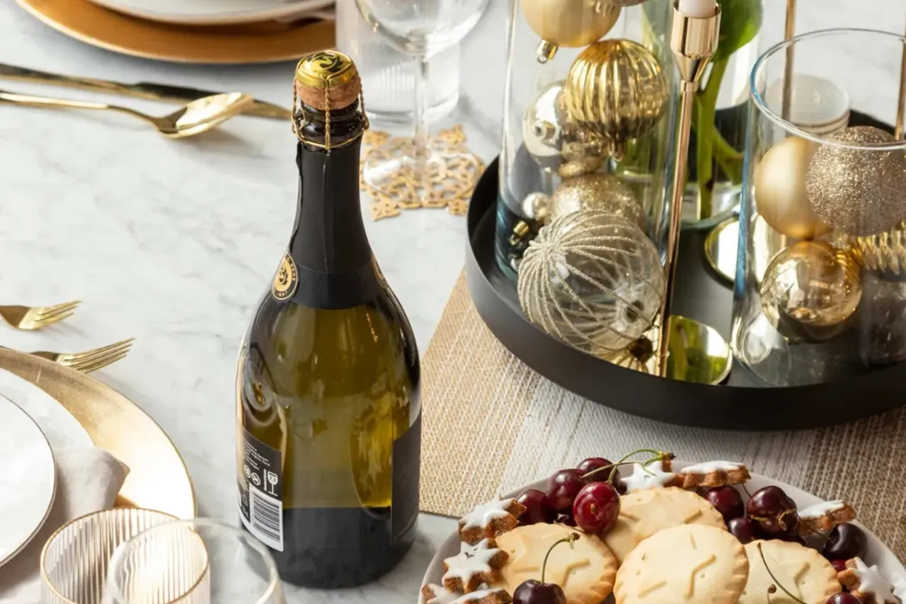 Style The Ultimate Christmas Table This Year - Lounge Lovers