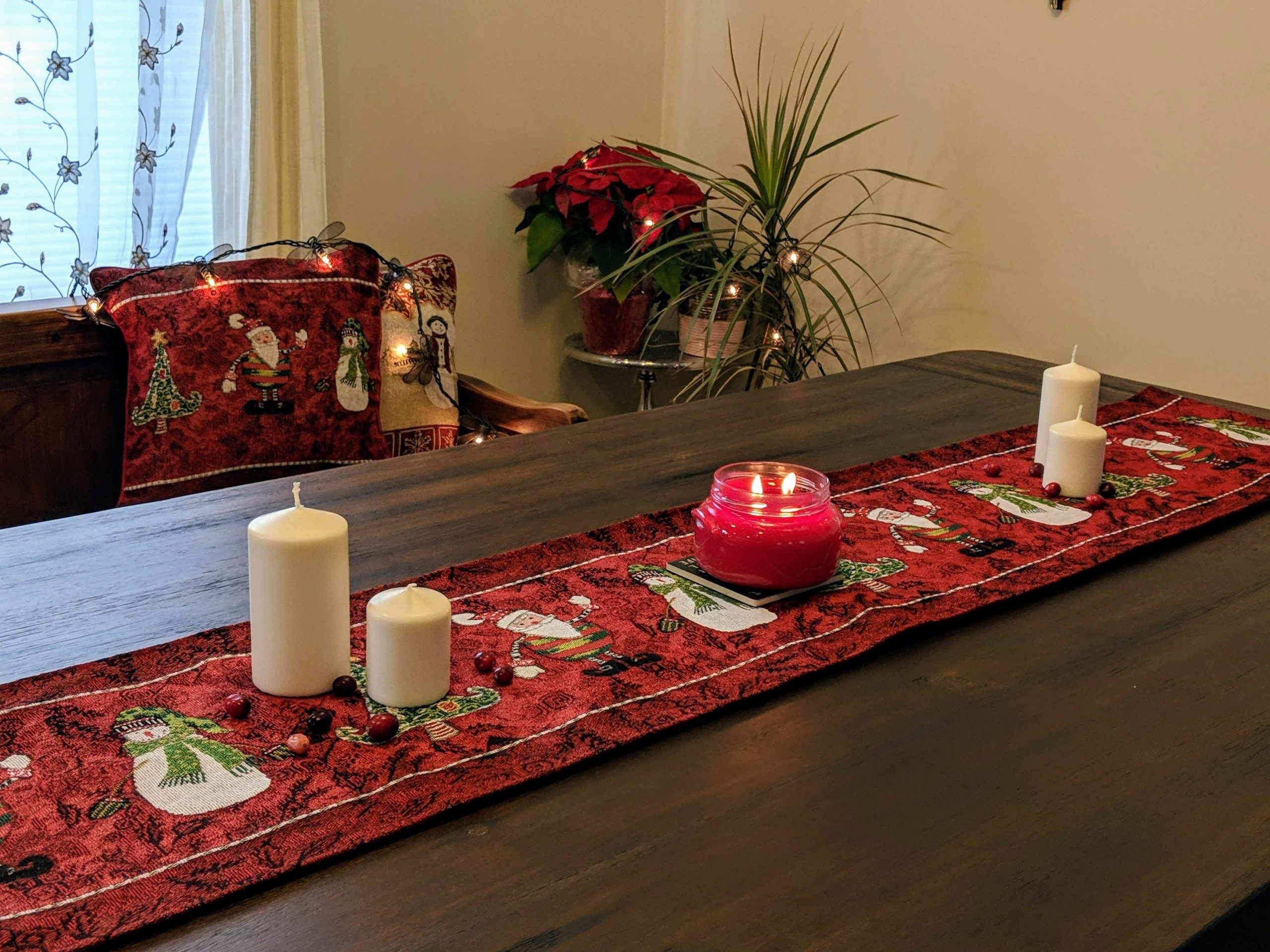 Tache Here Comes Santa Claus Vintage Holiday Woven Tapestry Table Runners (8577TR) 13 x 72