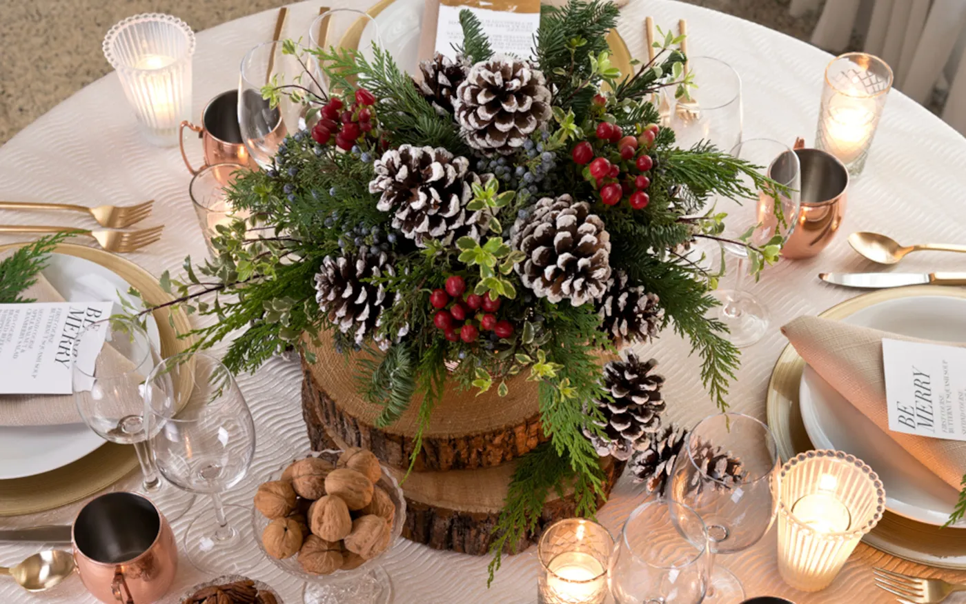 These amazing holiday tablescapes will light up your home