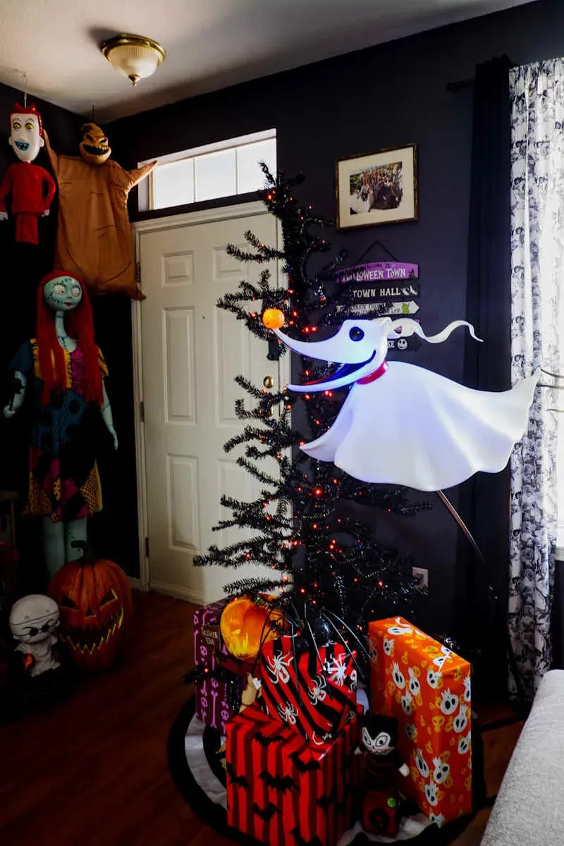 This Basic Austin House Is Now a Modern, Gothic, 'Halloween 365' Home - Yahoo Style Canada