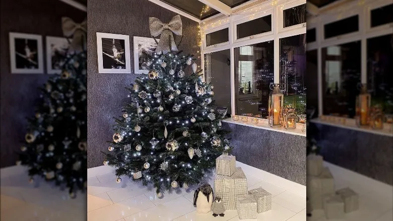 This Tree Topper Trend Is One You Won't Want To Miss This Christmas