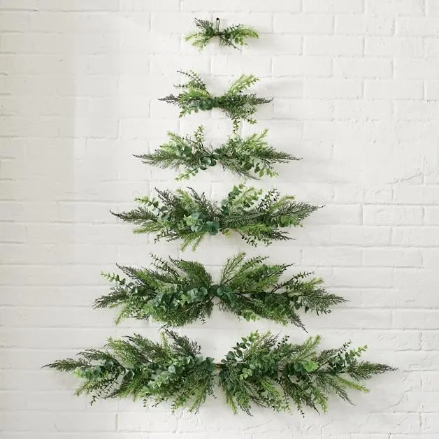 This Wall Hanging Christmas Tree Is Perfect For Small Spaces | PS Home