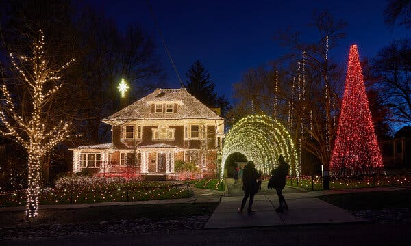 Tips for Hanging Outdoor Holiday Lights - The New York Times